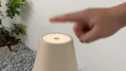 Lindby LED oplaadbare tafellamp Janea CUBE, beige, metaal