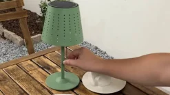 Lindby LED tafellamp op zonne-energie Hilario, groen, ijzer, oplaadbare