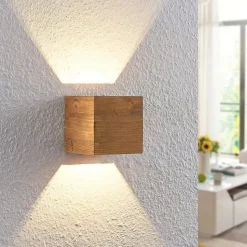 Lindby LED wandlamp Benicio, 11 cm, hoekig, hout
