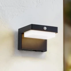 Lindby LED wandlamp Eleazar op zonne-energie, zwart, sensor, dimbaar
