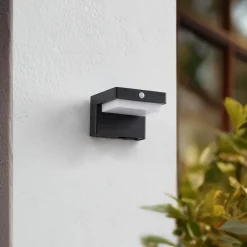 Lindby LED wandlamp Eleazar op zonne-energie, zwart, sensor, dimbaar