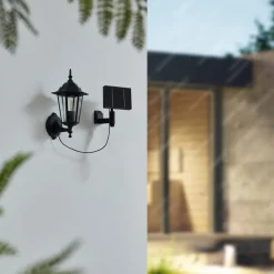 Lindby LED wandlamp op zonne-energie Sayata, zwart, aluminium, lantaarn