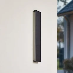 Lindby LED wandlamp op zonne-energie Laarni, dimbaar, IP54, zwart