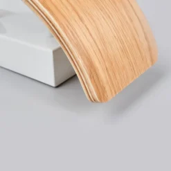 Lindby LED wandlamp Rafailia, breedte 23cm, hout, 3.000 K