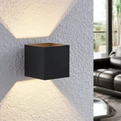 Lindby Mirza aluminium-wandlamp, hoekig, zwart