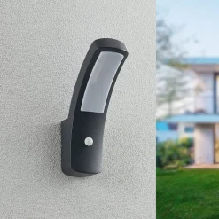 Lindby Moshe LED buiten wandlamp met sensor