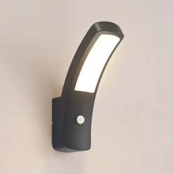 Lindby Moshe LED buiten wandlamp met sensor