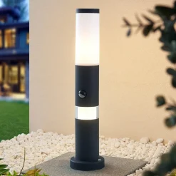 Lindby Okari aluminium sokkellamp met sensor
