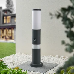 Lindby Okari aluminium sokkellamp met sensor