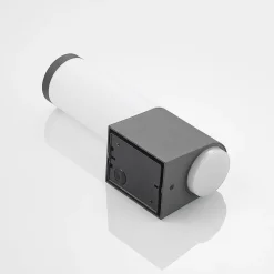 Lindby Okari buitenwandlamp met sensor, recht