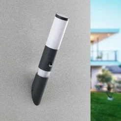 Lindby Okari buitenwandlamp met sensor fakkel