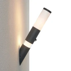Lindby Okari buitenwandlamp met sensor fakkel