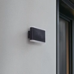 Lindby Smart LED buitenwandlamp Elvi, CCT, RGB, Tuya, IP54