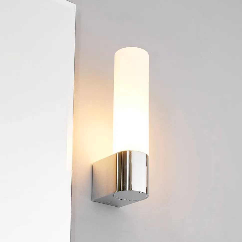 Lindby spiegellamp Melike, 27 cm, chroom, IP44, wandcontactdoos