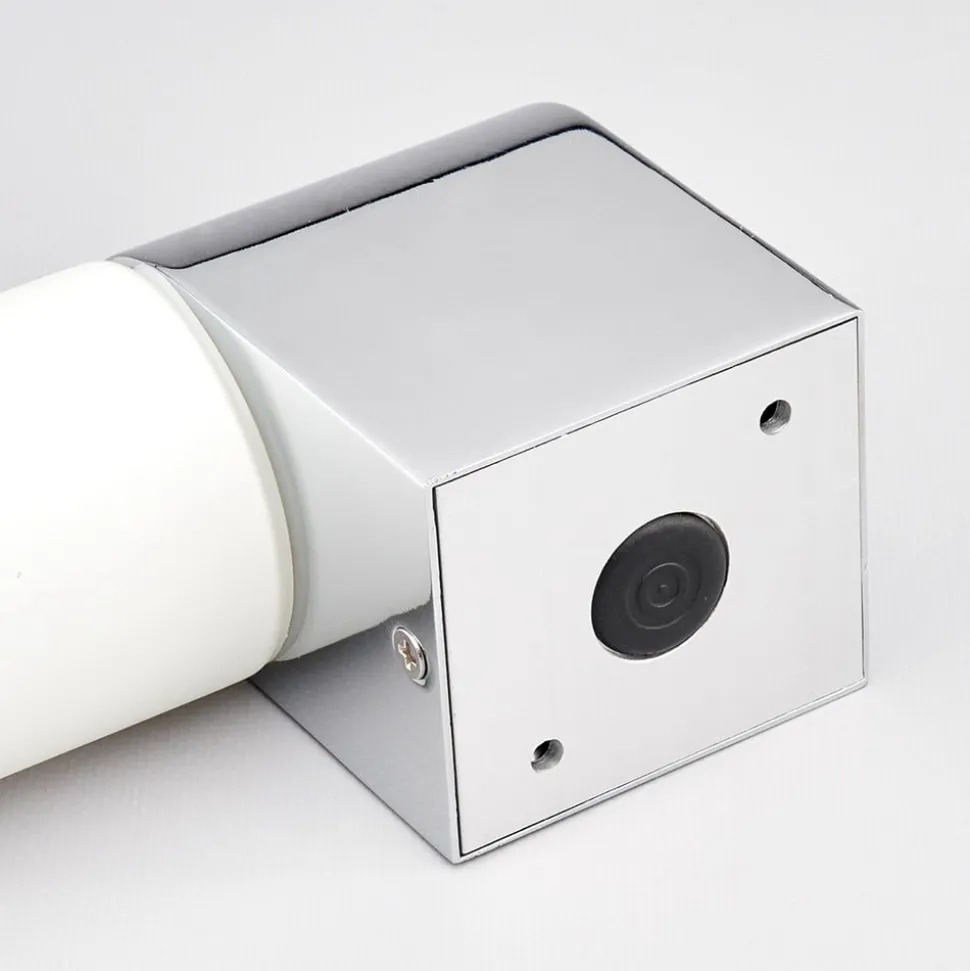 Lindby spiegellamp Melike, 27 cm, chroom, IP44, wandcontactdoos