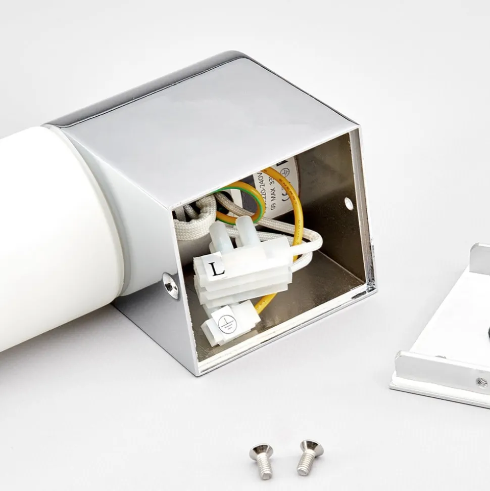 Lindby spiegellamp Melike, 27 cm, chroom, IP44, wandcontactdoos