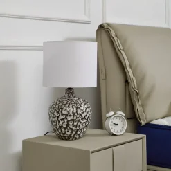 Lindby tafellamp Thalassia, zwart/wit, Ø 26cm, keramiek