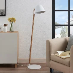 Lindby Tetja vloerlamp met houten paal, wit