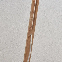 Lindby Tetja vloerlamp met houten paal, wit