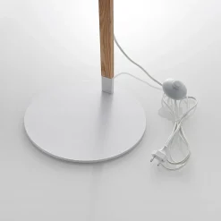 Lindby Tetja vloerlamp met houten paal, wit