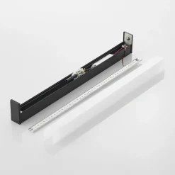 Lindby Ulisan LED badkamer wandlamp hoekig 58,8 cm