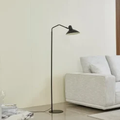 Lindby vloerlamp Adrik, zwart, metaal