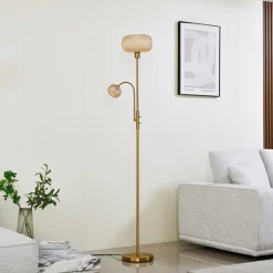 Lindby vloerlamp Aliette, goud/amber, glas, leeslampje