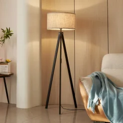 Lindby vloerlamp Herry, zwart, hout, driepoot, 153 cm