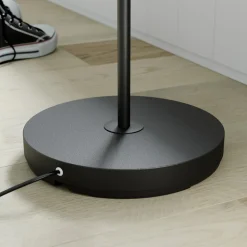 Lindby vloerlamp Karoli, zwart, 156cm, metaal, flexibele arm