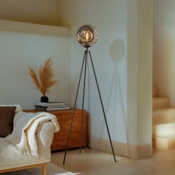 Lindby vloerlamp Valentina, E27, rookgrijs, glas, 150 cm