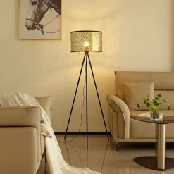 Lindby vloerlamp Yonah, goudkleurig, metaal, 143 cm, E27