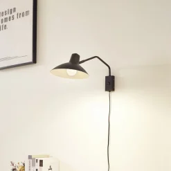 Lindby wandlamp Adrik, zwart, metaal, met stekker
