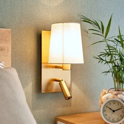 Lindby wandlamp Aiden, 30 cm, antiek messing, LED leeslampje