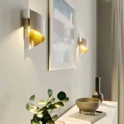 Lindby wandlamp Desirio, wit/goud, 24cm, metaal