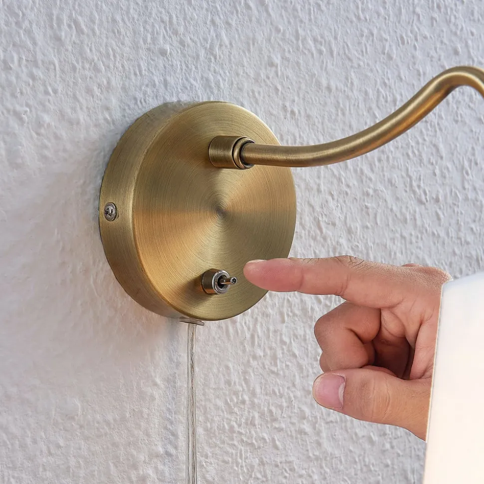 Lindby wandlamp Ethan, wit/oud messing, stekker, 28 cm, E14