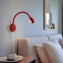 Lindby wandlamp Jyla, rood/wit, lens, 3000K, GX53, flexibele arm
