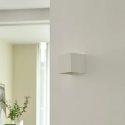 Lindby wandlamp Kay, wit, gips, 11,5 x 11,5 cm