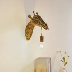 Lindby wandlamp Nirvathia, 35 cm, giraffe, messingkleurig