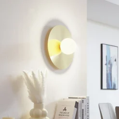 Lindby wandlamp Zain, goud/wit, glas, Ø 33 cm, G9