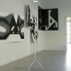 Lola - een multifunctionele vloerlamp