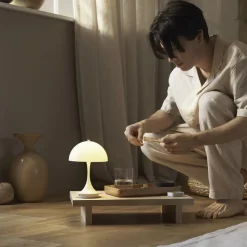 Louis Poulsen Panthella Portable 160 V3, opaalbeige