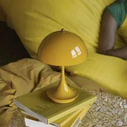 Louis Poulsen Panthella Portable 160 V3, ondoorzichtig geel