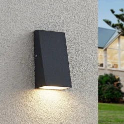 Lucande Adarey LED buiten wandlamp, IP54