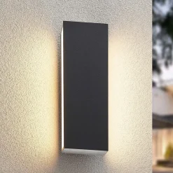 Lucande Aegisa LED buiten wandlamp, hoekig