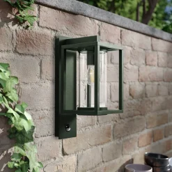 Lucande buitenwandlamp Ferda, sensor, pendel, groen, IP44