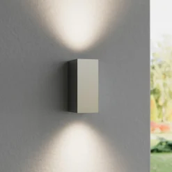 Lucande buitenwandlamp Tavi, 15 cm, zilver, Bridgelux LED