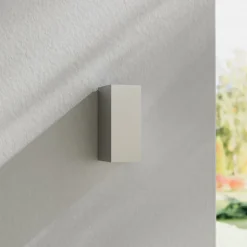 Lucande buitenwandlamp Tavi, 15 cm, zilver, Bridgelux LED