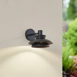 Lucande buitenwandlamp Thais, zwart, metaal, Ø 25 cm