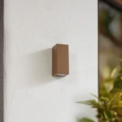 Lucande buitenwandlamp Xava, up/down, bruin, 2-lamps, GU10