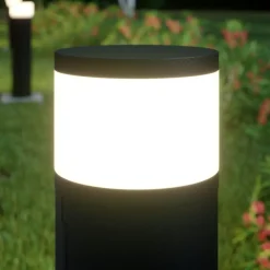 Lucande Corban sokkellamp, grijs, deur, stopcontacten, G9, IP44